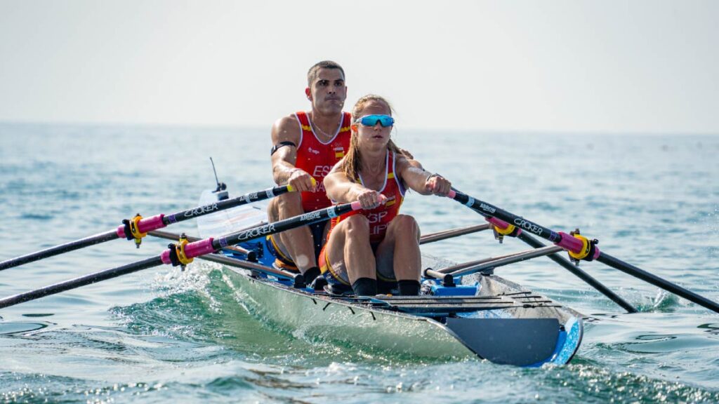 Nadia Felipe and Adrían Miramón at the 2026 World Rowing Beach Sprint Finals