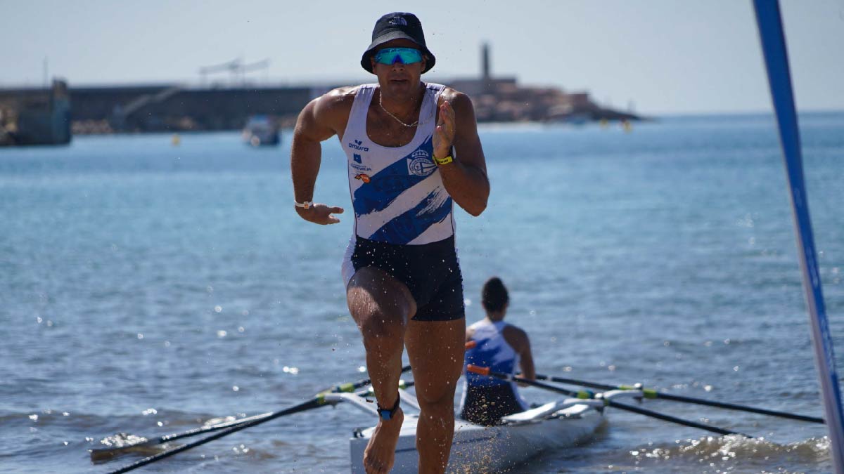 Ander Martín runs to the line in the mixed double.