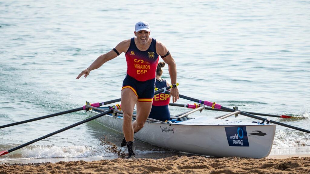 Adrián Mirámon jumps from the mixed double and runs for the line at the 2025 world championships