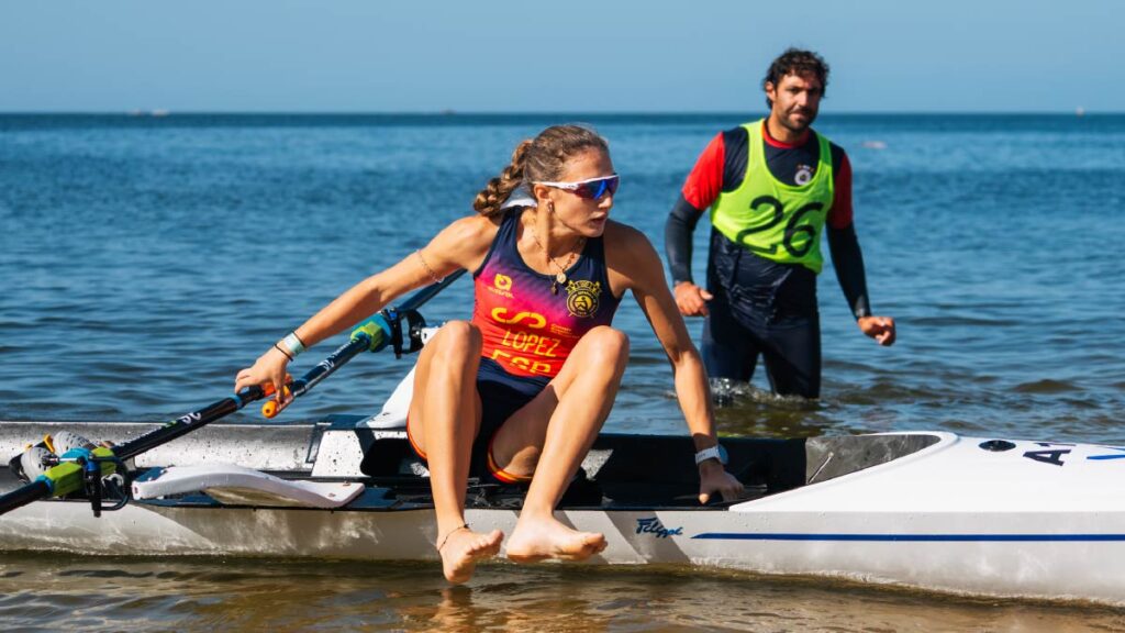 Marina López jumps from her boat at the 1924 Pharoes Trophy in 2026