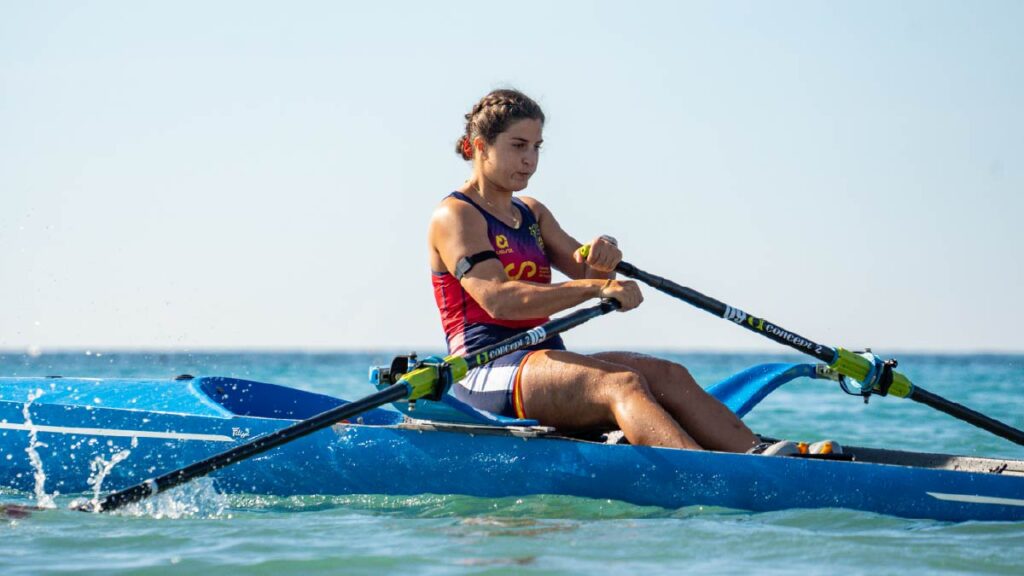 Teresa Díaz competes at the 2026 World Rowing Beach Sprint Finals