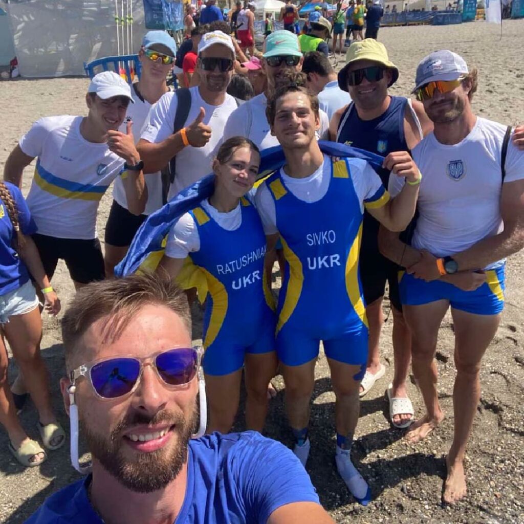 The Ukrainian team takes a selfie with Kseniia Ratushniak and Maksym Sivko